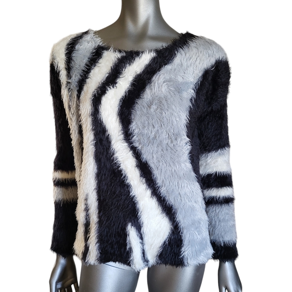 372. Vince Camuto Cozy Fuzzy Sweater - Size XS